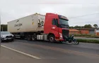Caminhão colide contra traseira de motocicleta na BR-376 em PG