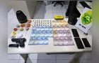 Dupla é presa com drogas, simulacro de pistola e R$ 260 em Telêmaco
