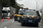 Colisão entre caminhões mata motorista e bloqueia rodovia em Guaratuba