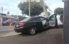 Homem é esfaqueado e morre ao bater carro contra poste após confusão