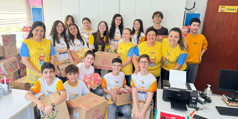 Alunos do Colégio Santo Ângelo reunidos em prol da solidariedade