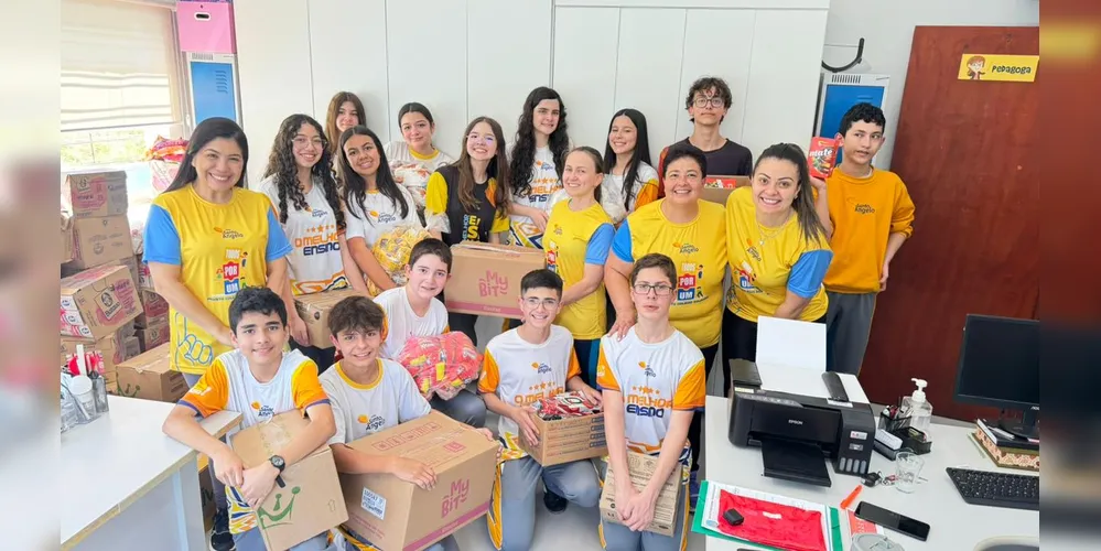 Alunos do Colégio Santo Ângelo reunidos em prol da solidariedade