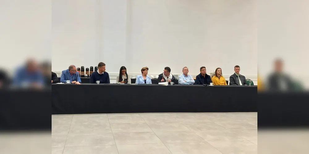 A prefeita Elizabeth Schmidt e a secretária Faynara Merege estiveram presentes no evento