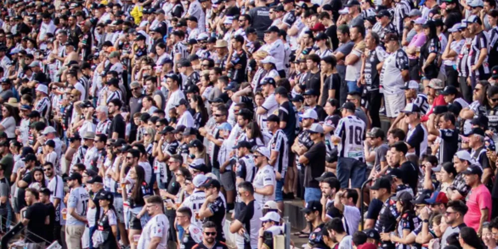 Torcida do Fantasma presente no estádio Germano Krüger
