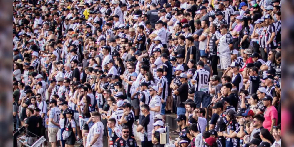 Torcida do Fantasma presente no estádio Germano Krüger
