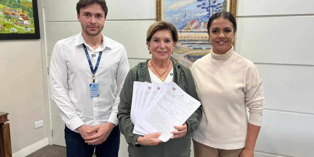Matheus Demiato, Elizabeth Schmidt e Carla Kritski estiveram reunidos