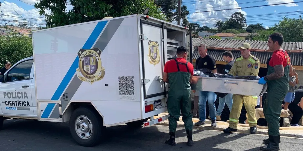 Equipe da Polícia Científica foi acionada para fazer o recolhimento do cadáver