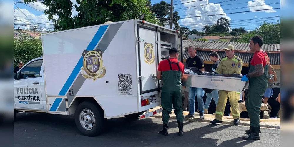 Equipe da Polícia Científica foi acionada para fazer o recolhimento do cadáver