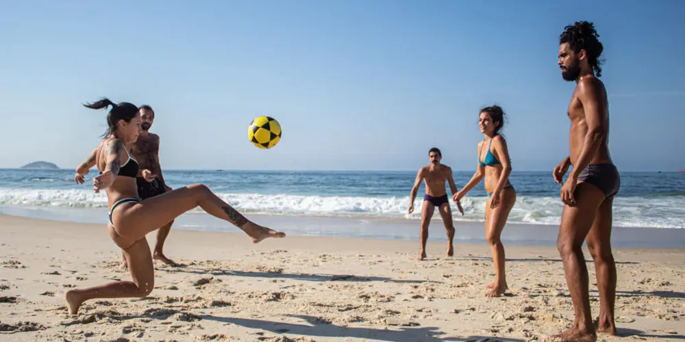 De autoria do senador Romário (PL-RJ), a matéria também cria diretrizes, com objetivo de promover e facilitar o esporte