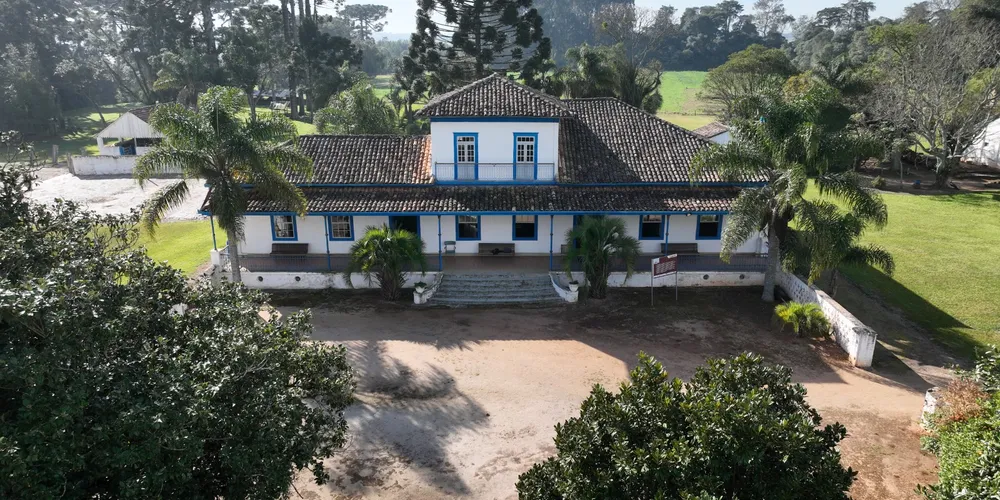 Visita guiada à Fazenda Capão Alto faz parte da programação. Local histórico preserva marcas do período da escravidão no Brasil-Colônia