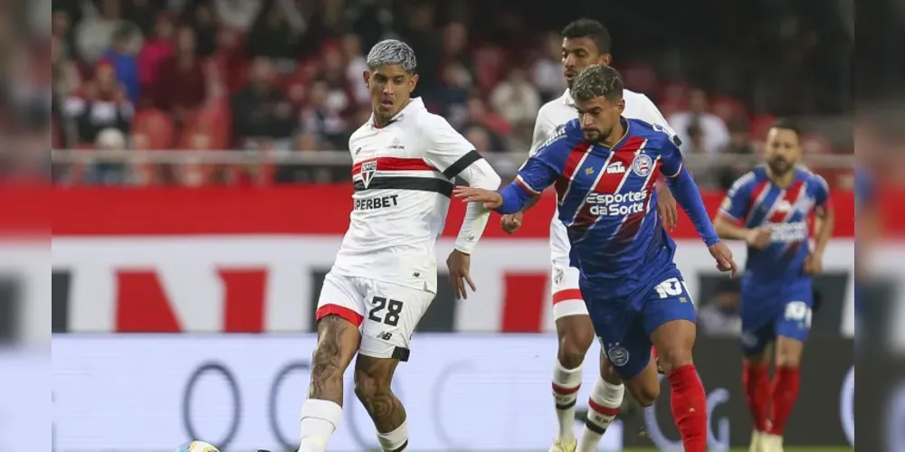 A bola rola às 21h30 (Brasília)