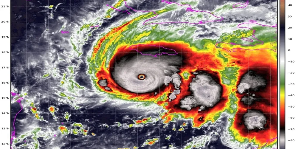 A categoria 5 é a mais alta na escala Saffir-Simpson