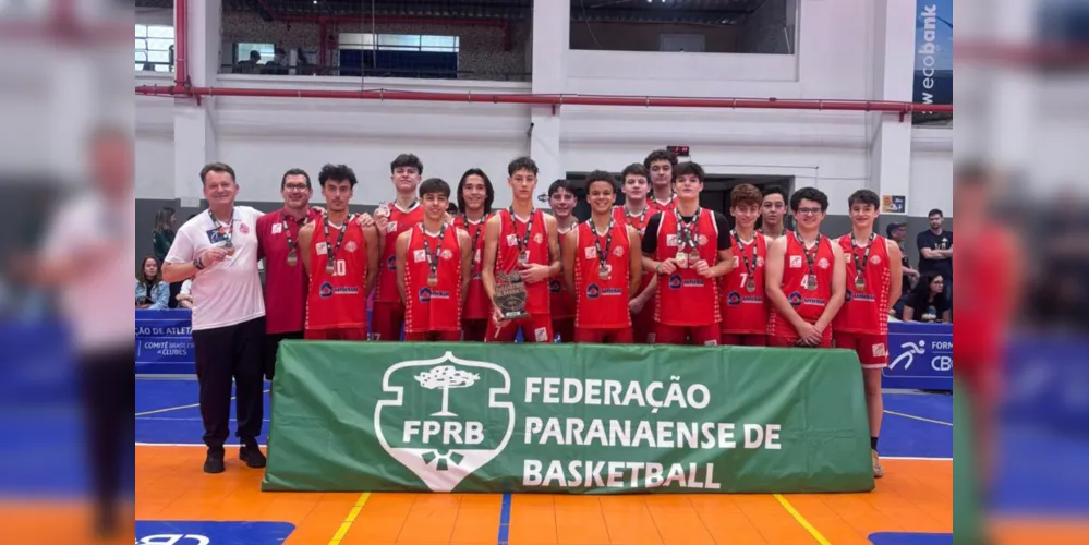 Elenco vencedor do sub-15 da Liga Desportiva de Ponta Grossa (LDPG)