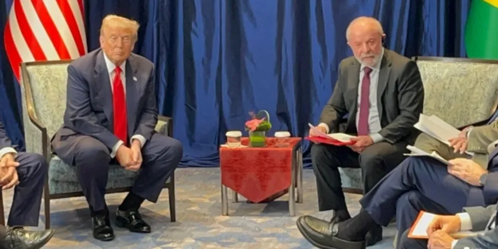Donald Trump ao lado de Lula