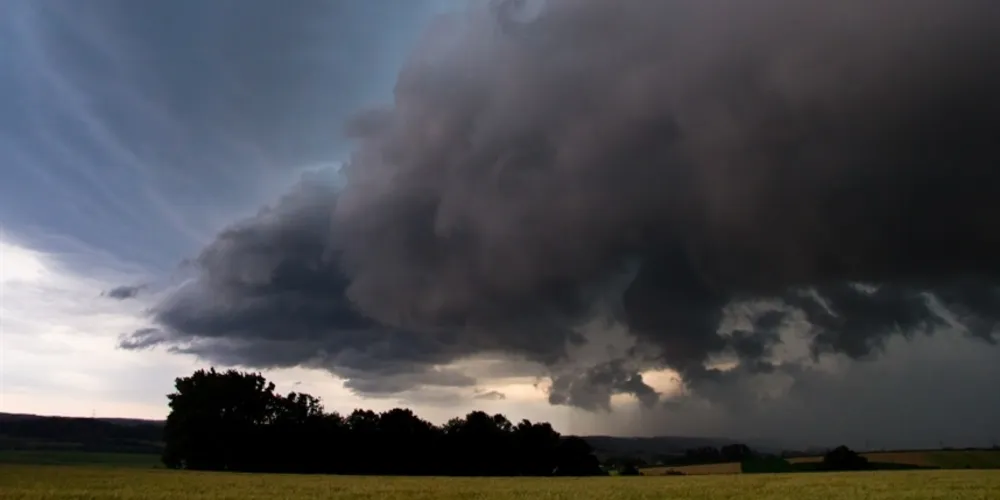 O fenômeno trará tempestades com raios e fará as temperaturas caírem nos últimos dias de outubro
