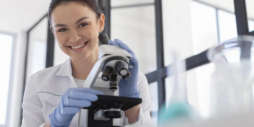 São mais de 440 vagas nesta quinta-feira (30), entre elas, está a de estágio para biomédico