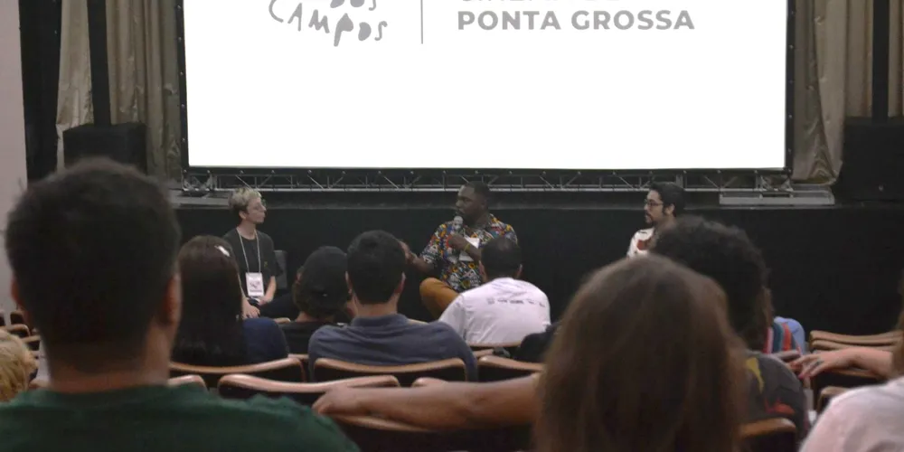 É o lugar onde você pode assistir a produções brasileiras, trocar ideias com os realizadores e descobrir que o cinema está mais próximo do que imagina