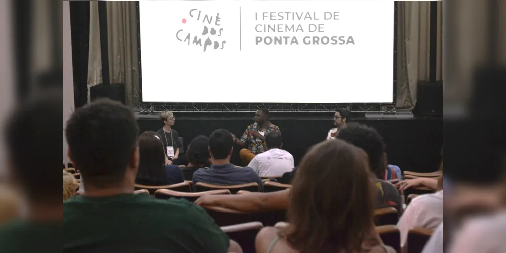 É o lugar onde você pode assistir a produções brasileiras, trocar ideias com os realizadores e descobrir que o cinema está mais próximo do que imagina