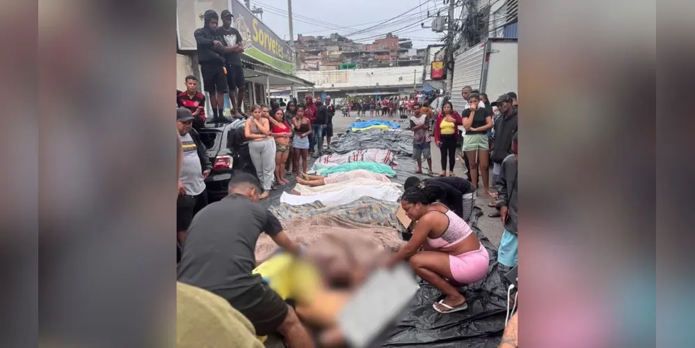 Corpos foram enfileirados