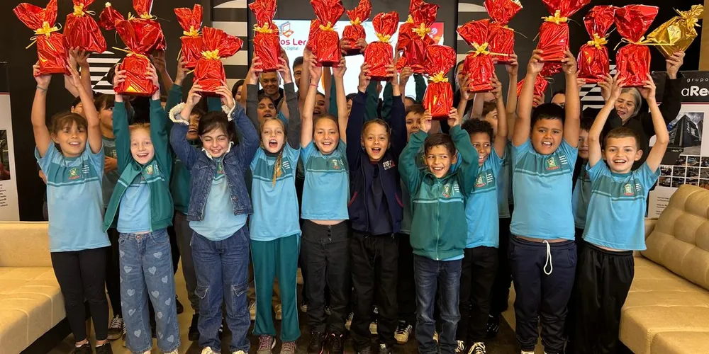 Estudantes foram premiados e puderam fazer um tour pelo Grupo aRede