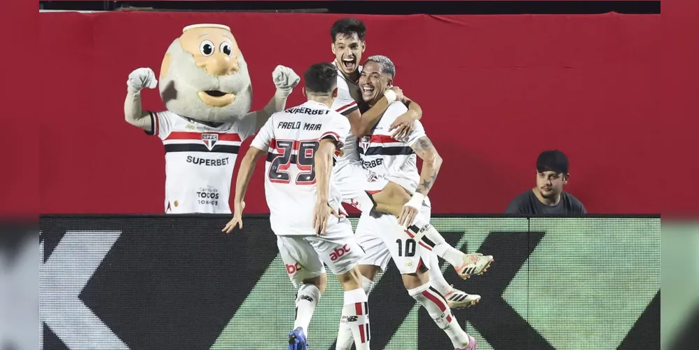 Luciano marcou seu 100º gol com a camisa do São Paulo