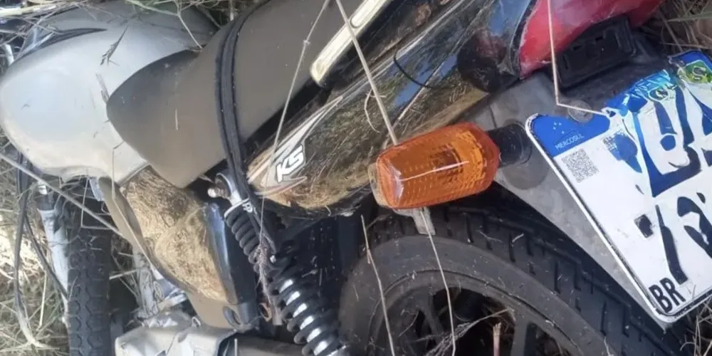 O corpo foi localizado junto a uma motocicleta