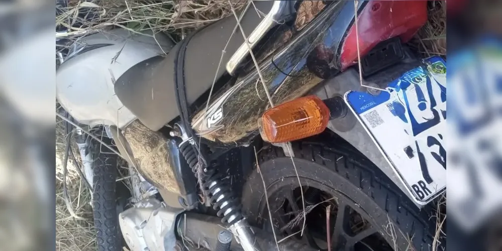 O corpo foi localizado junto a uma motocicleta