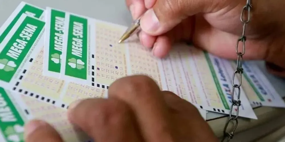 Números foram sorteados às 20h no Espaço da Sorte