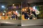 Jovens gritam ‘Briga, briga’ e homens saem na ‘porrada’ em frente a bar de PG