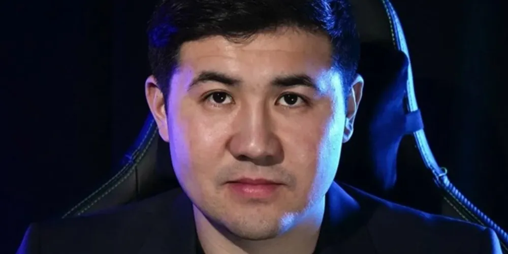 Kairat Bermukanov é um financista experiente, Doutor em Administração de Empresas