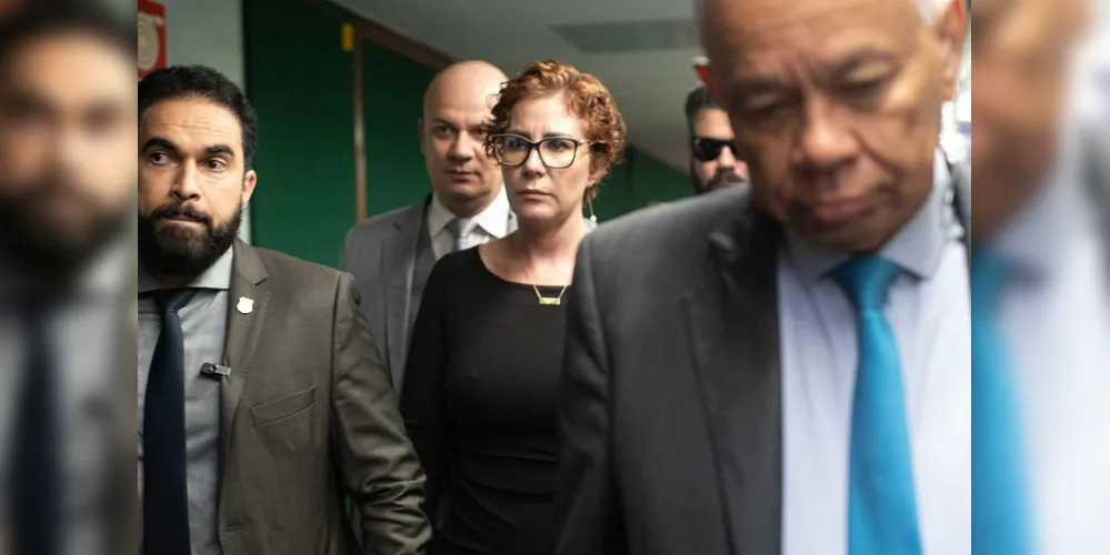 Zambelli sofreu agressões das outras detentas ao menos em três vezes distintas, antes do mês de setembro.
Após a Polícia Federal cumprir mandado de busca e apreensão contra a deputada federal Carla Zambelli. A deputada faz declaração à imprensa no salão verde da câmara dos deputados. 

Local: Salão verde da câmara dos deputados

 Foto: Hugo Barreto/Metrópoles @hugobarretophoto