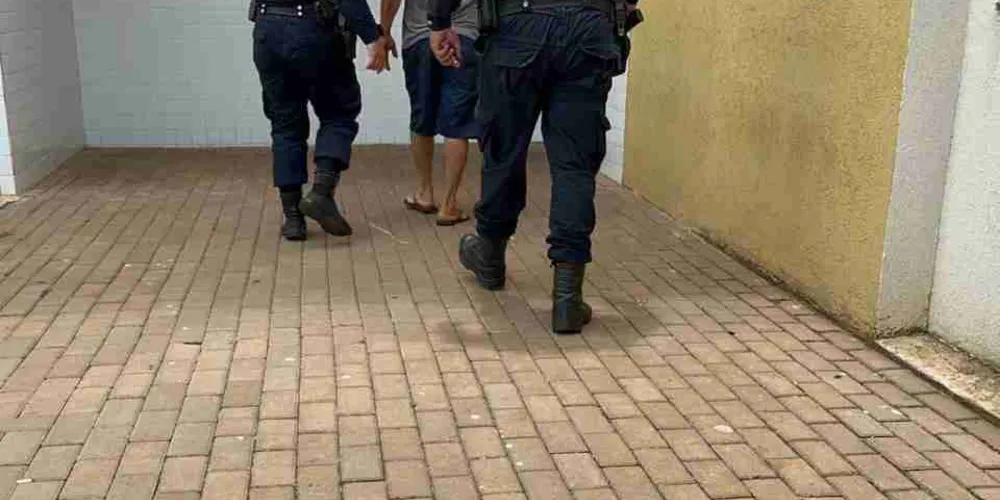 O suspeito foi apreendido e encaminhado para delegacia da 10ª regional de flagrantes