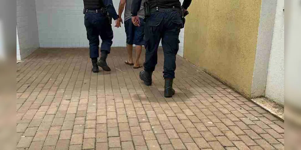 O suspeito foi apreendido e encaminhado para delegacia da 10ª regional de flagrantes