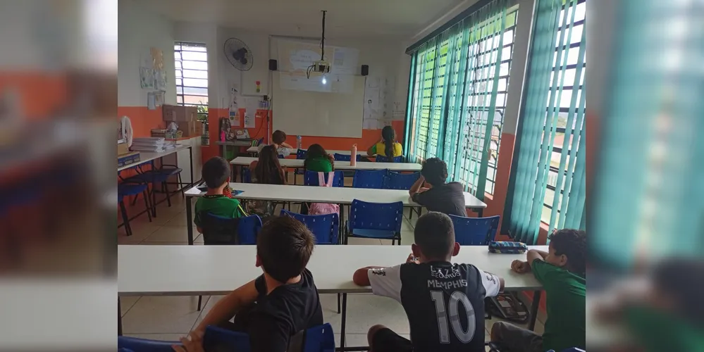 Questões históricas e atuais foram contextualizadas junto ao material em sala