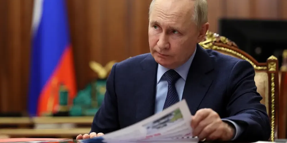 Putin informou a Trump durante a ligação que a Rússia revisaria sua posição nas negociações de paz