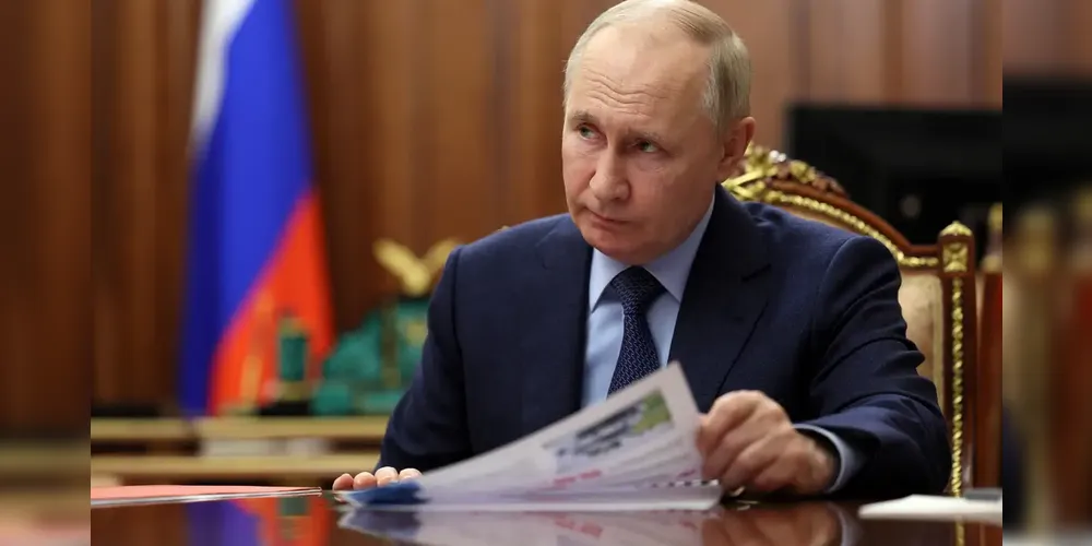 Putin informou a Trump durante a ligação que a Rússia revisaria sua posição nas negociações de paz