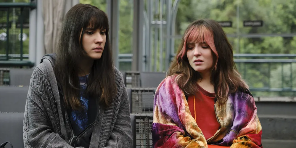 Larissa Manoela e Giovanna Rispoli interpretam Penélope e Luiza em 'Traição entre Amigas'