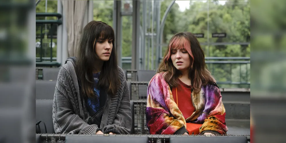 Larissa Manoela e Giovanna Rispoli interpretam Penélope e Luiza em 'Traição entre Amigas'