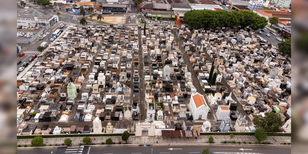 Cemitério São José, localizado no Centro de Ponta Grossa