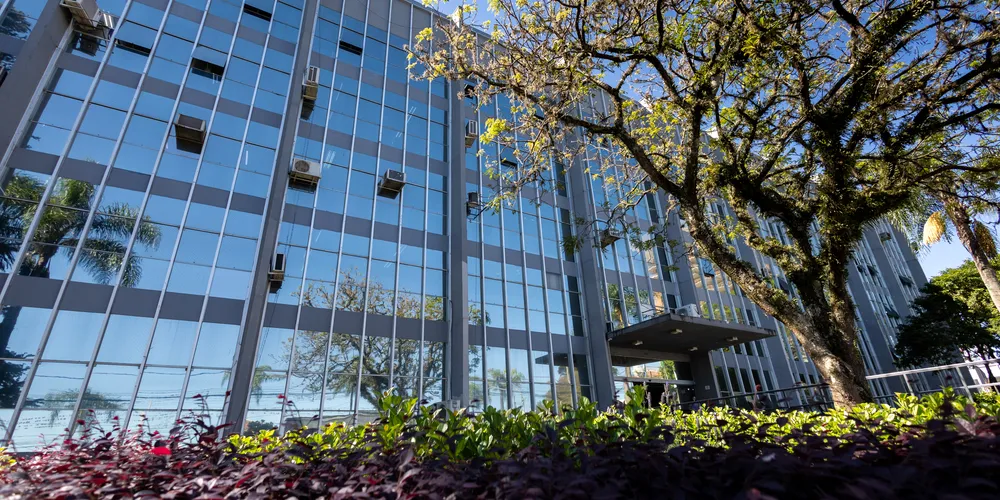 O atendimento pode ser realizado na Praça de Atendimento ou no site oficial da Prefeitura