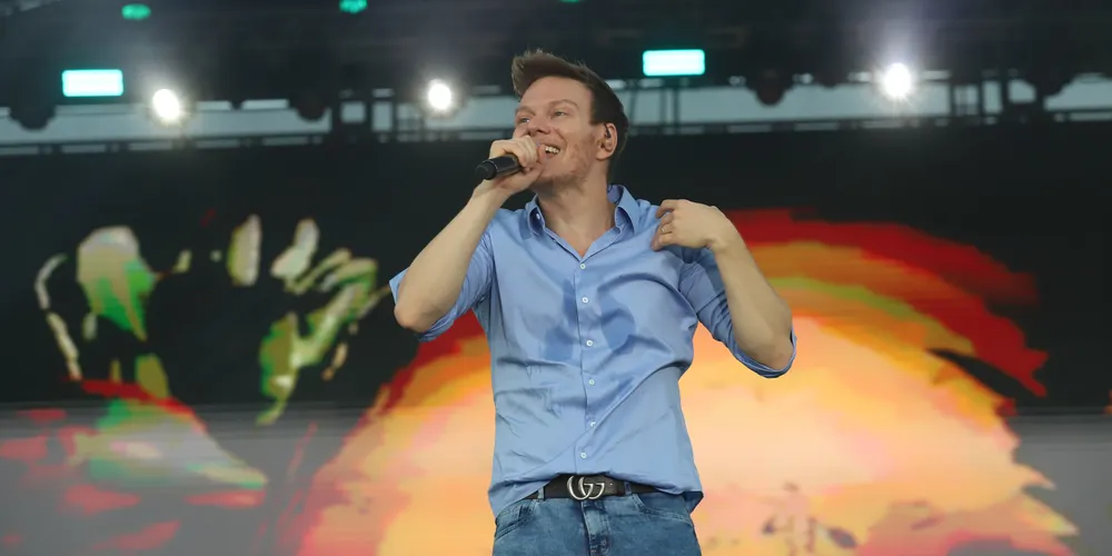 O cantor Michel Teló será uma das atrações