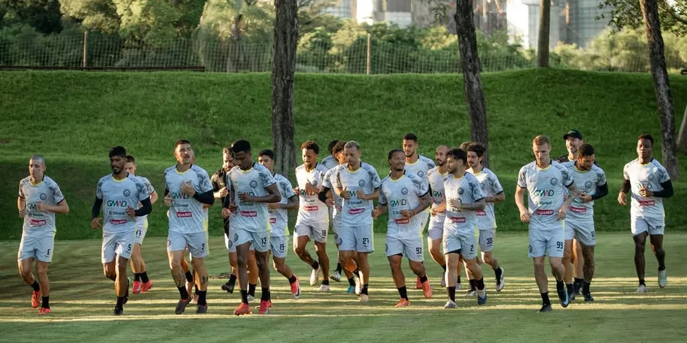 Operário em treinamento na cidade de Londrina, ainda em pré-temporada