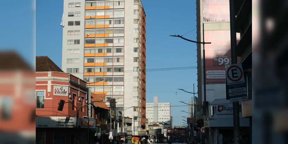 Avenida Vicente Machado, principal via de Ponta Grossa, teve implementação de cabeamento subterrâneo no governo de Wosgrau