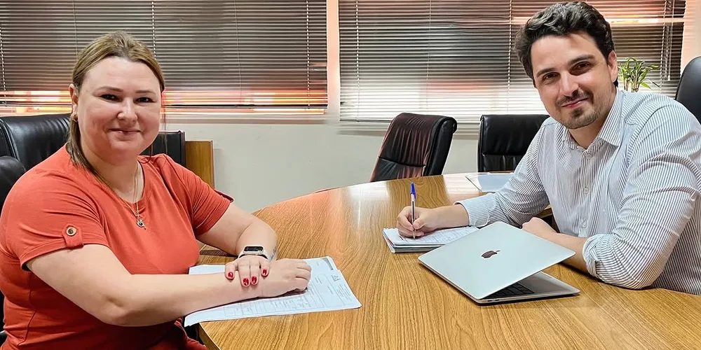 A secretário de Saúde Daniela Raffo e o prefeito Emiliano Gomes celebraram o avanço no setor