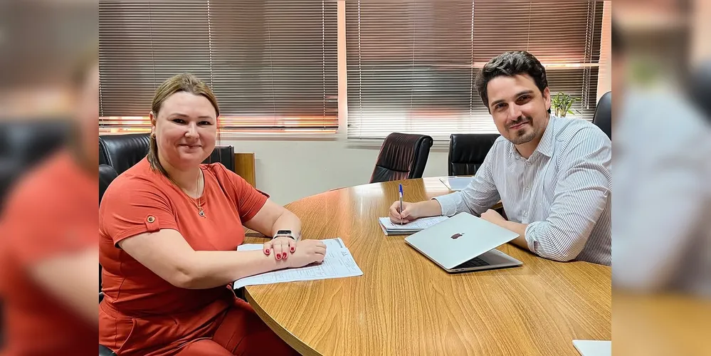 A secretário de Saúde Daniela Raffo e o prefeito Emiliano Gomes celebraram o avanço no setor