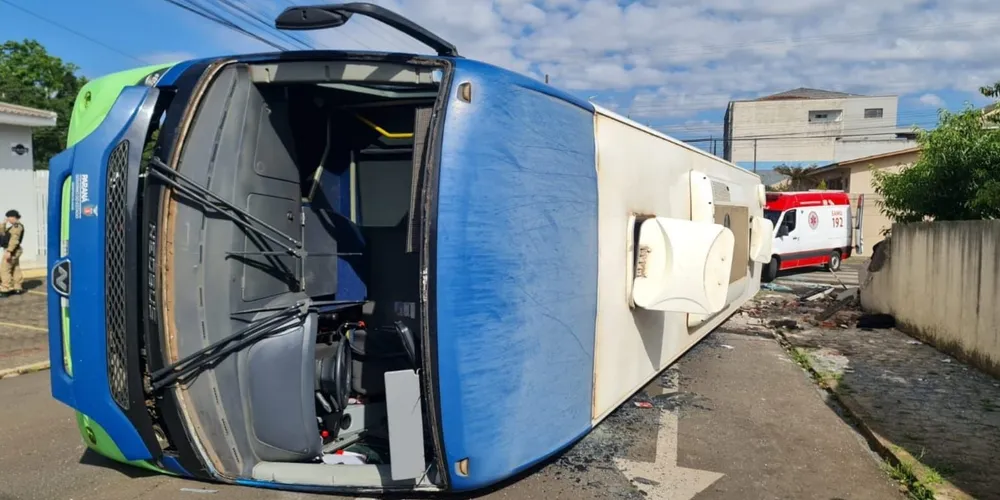 As causas da colisão não foram informadas e serão apuradas pelas autoridades competentes