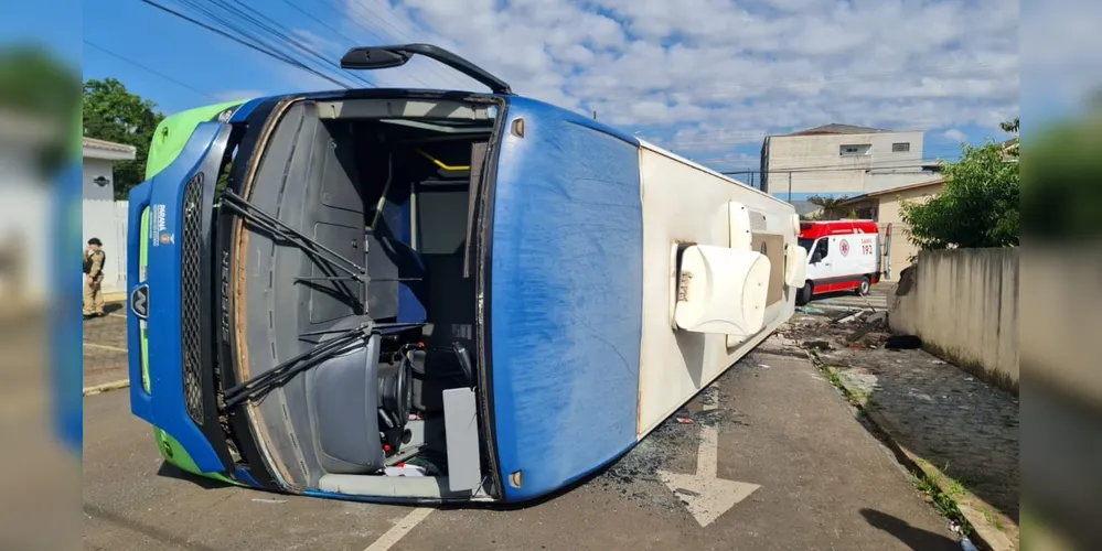 As causas da colisão não foram informadas e serão apuradas pelas autoridades competentes