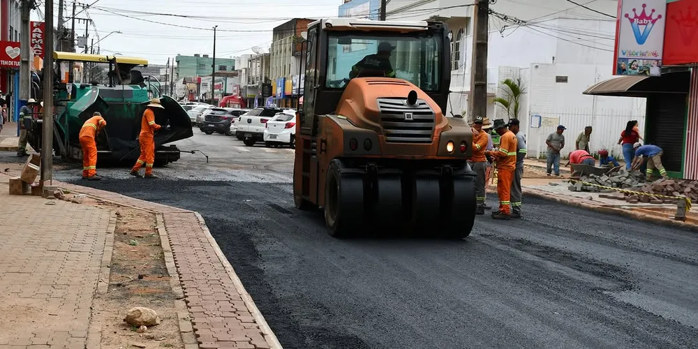 As obras estão sendo realizadas na rua Telêmaco Carneiro