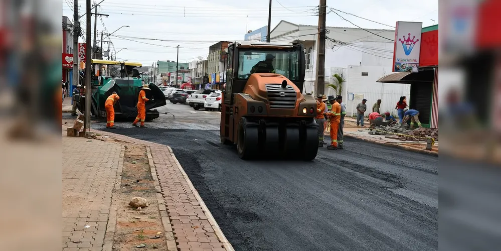 As obras estão sendo realizadas na rua Telêmaco Carneiro