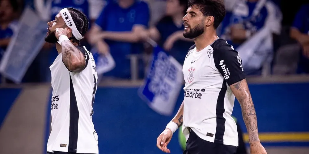 Memphis Depay marcou o gol da vitória do Corinthians